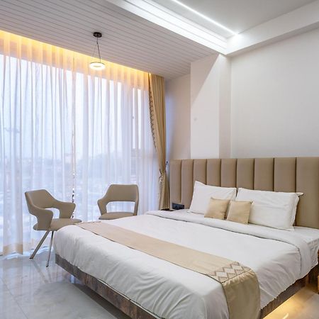 Hotel Darshan Executive Tuljapur Eksteriør bilde