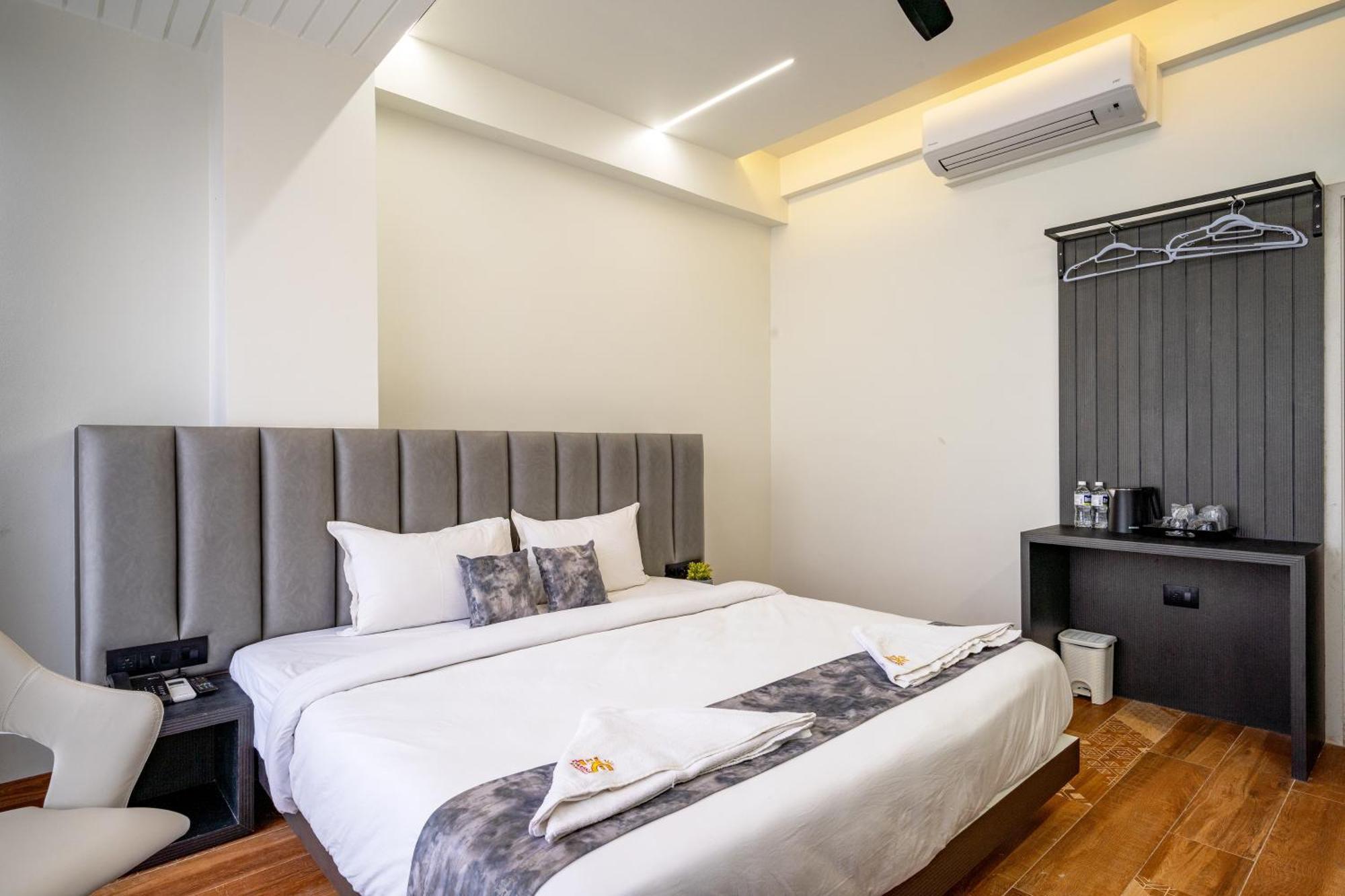 Hotel Darshan Executive Tuljapur Eksteriør bilde