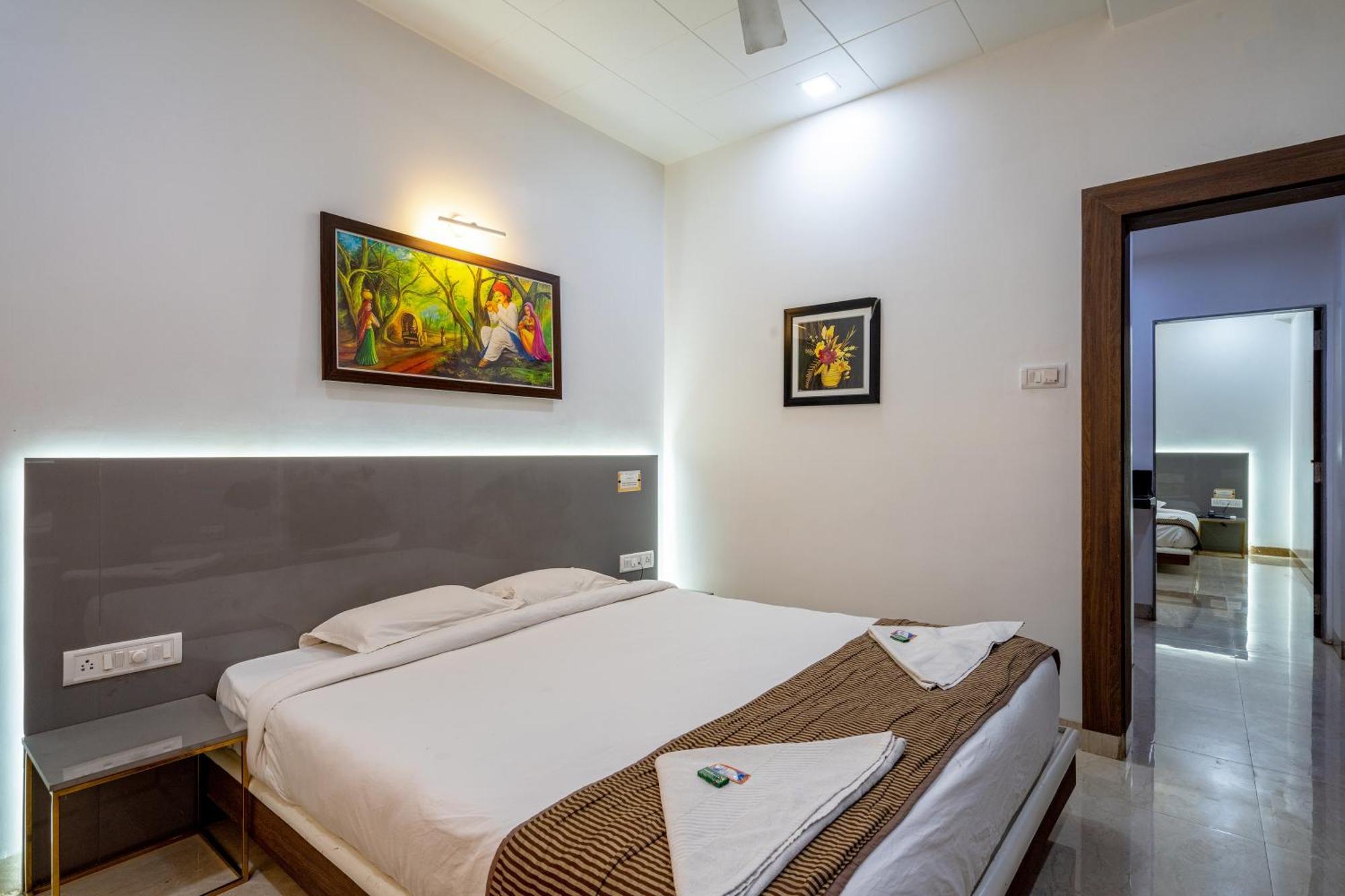 Hotel Darshan Executive Tuljapur Eksteriør bilde