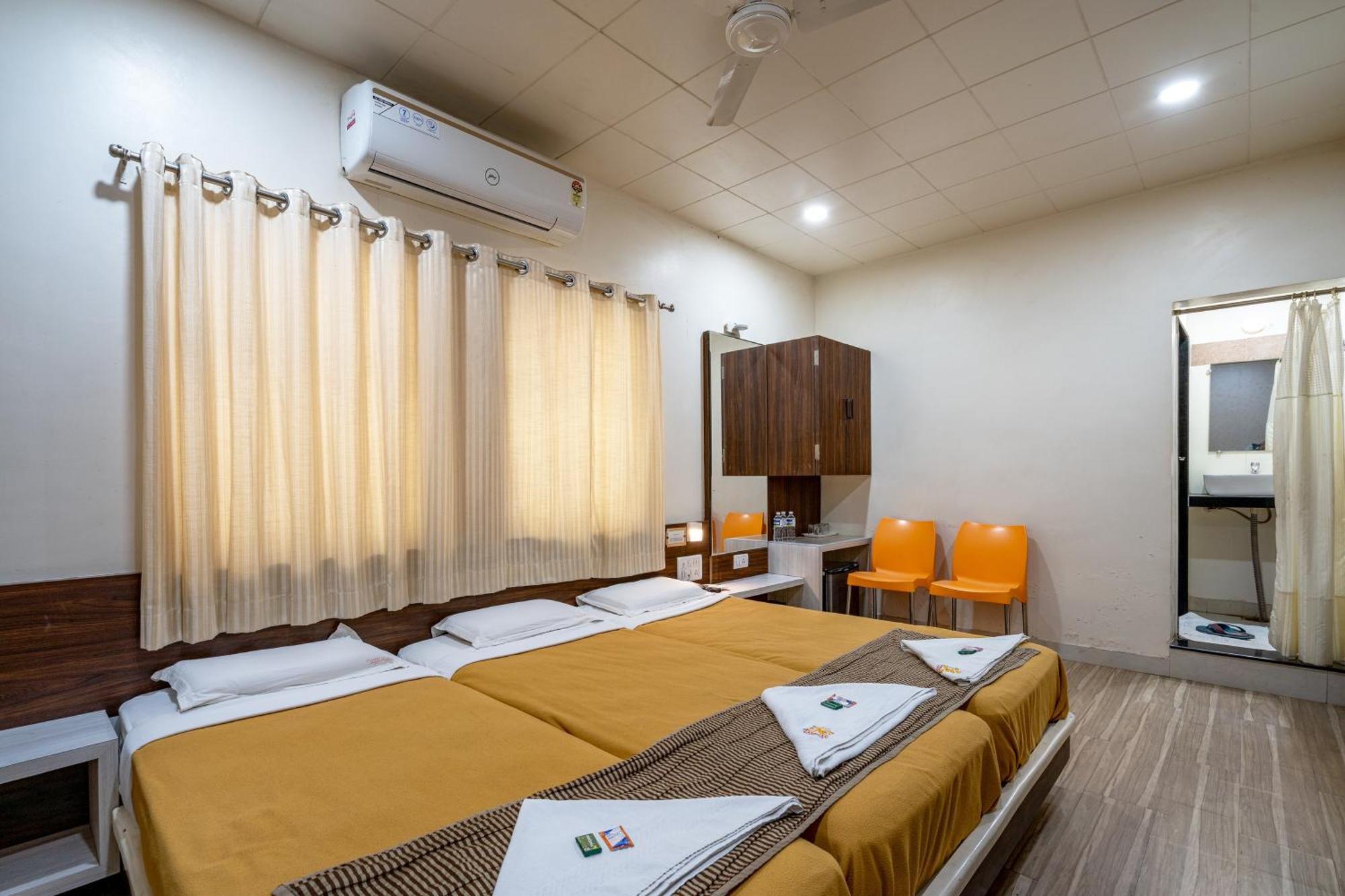 Hotel Darshan Executive Tuljapur Eksteriør bilde