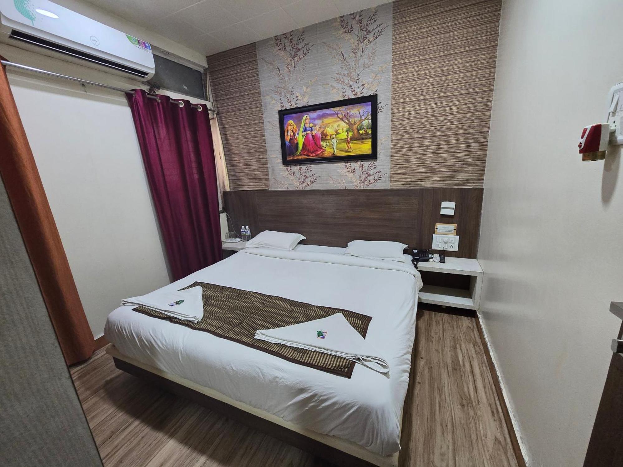 Hotel Darshan Executive Tuljapur Eksteriør bilde