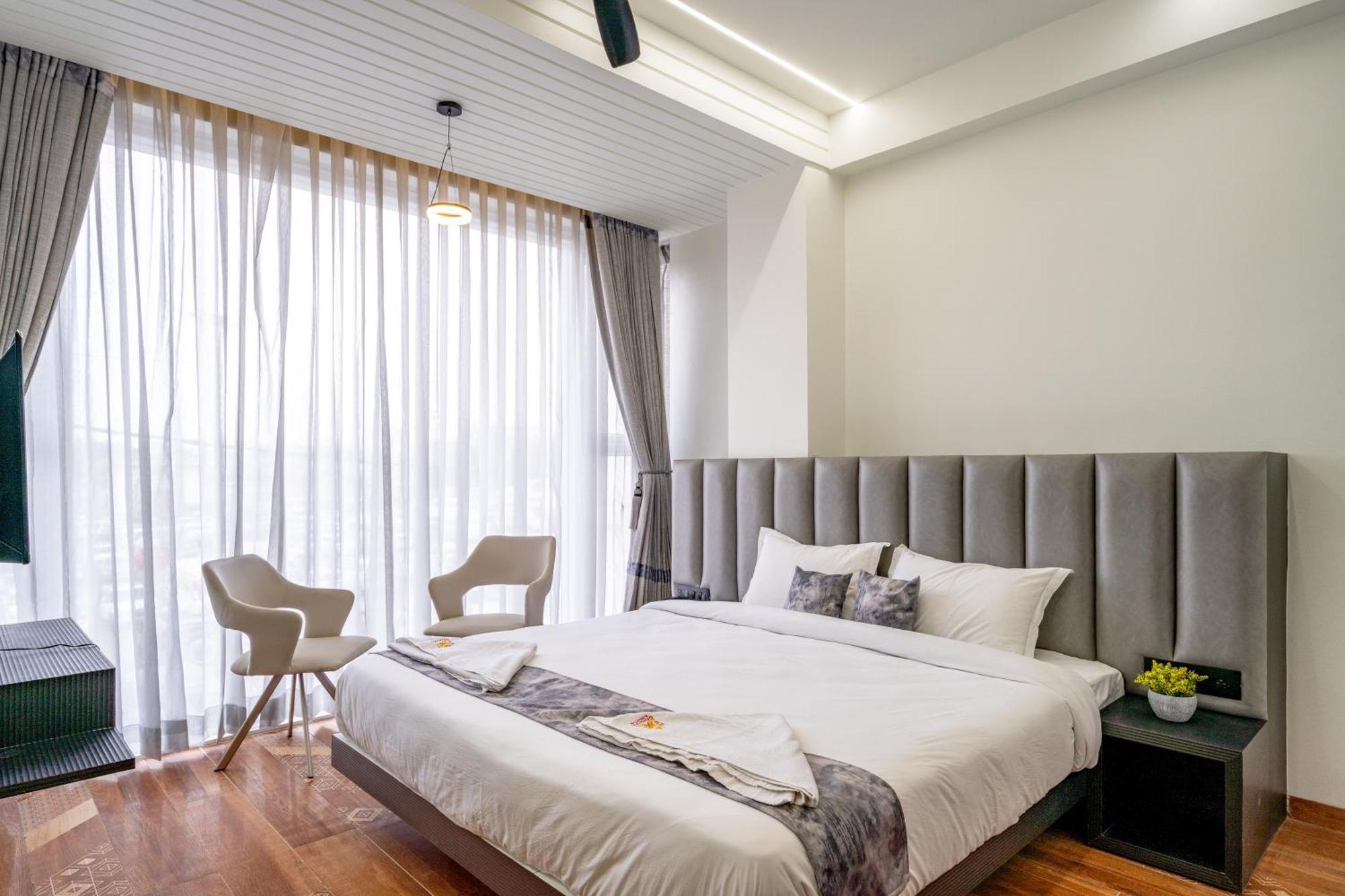 Hotel Darshan Executive Tuljapur Eksteriør bilde