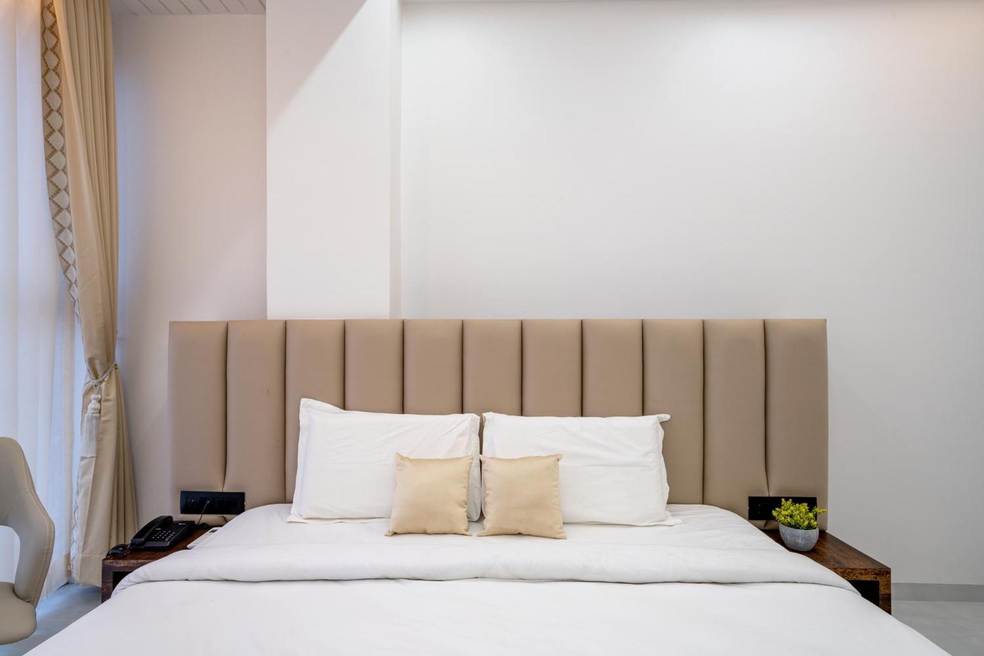 Hotel Darshan Executive Tuljapur Eksteriør bilde