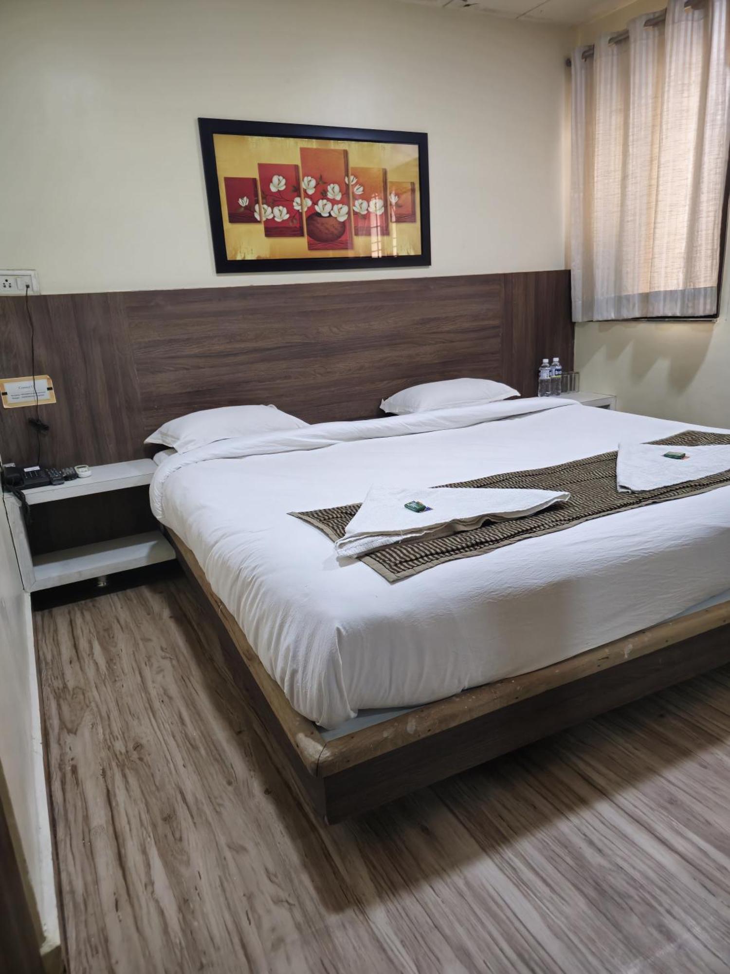 Hotel Darshan Executive Tuljapur Eksteriør bilde