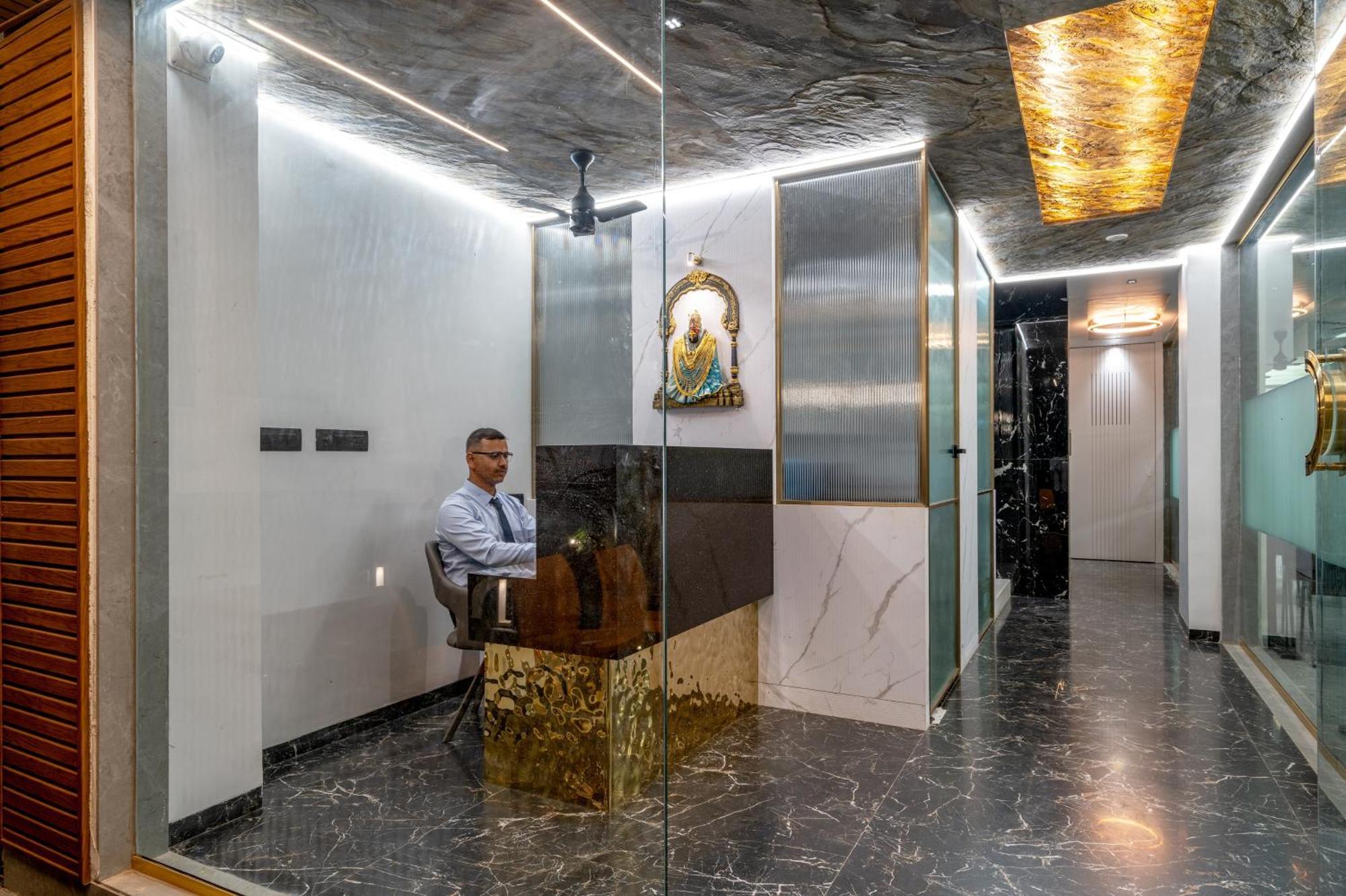 Hotel Darshan Executive Tuljapur Eksteriør bilde