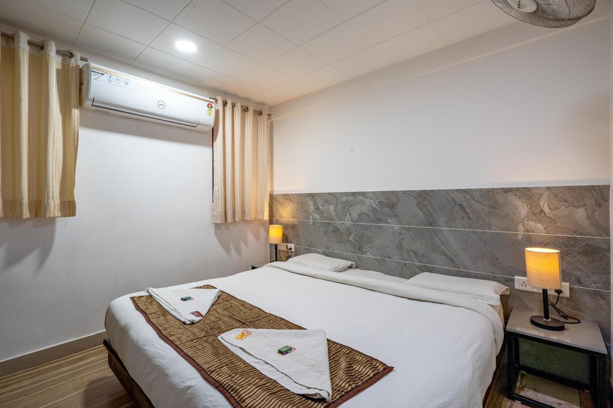 Hotel Darshan Executive Tuljapur Eksteriør bilde